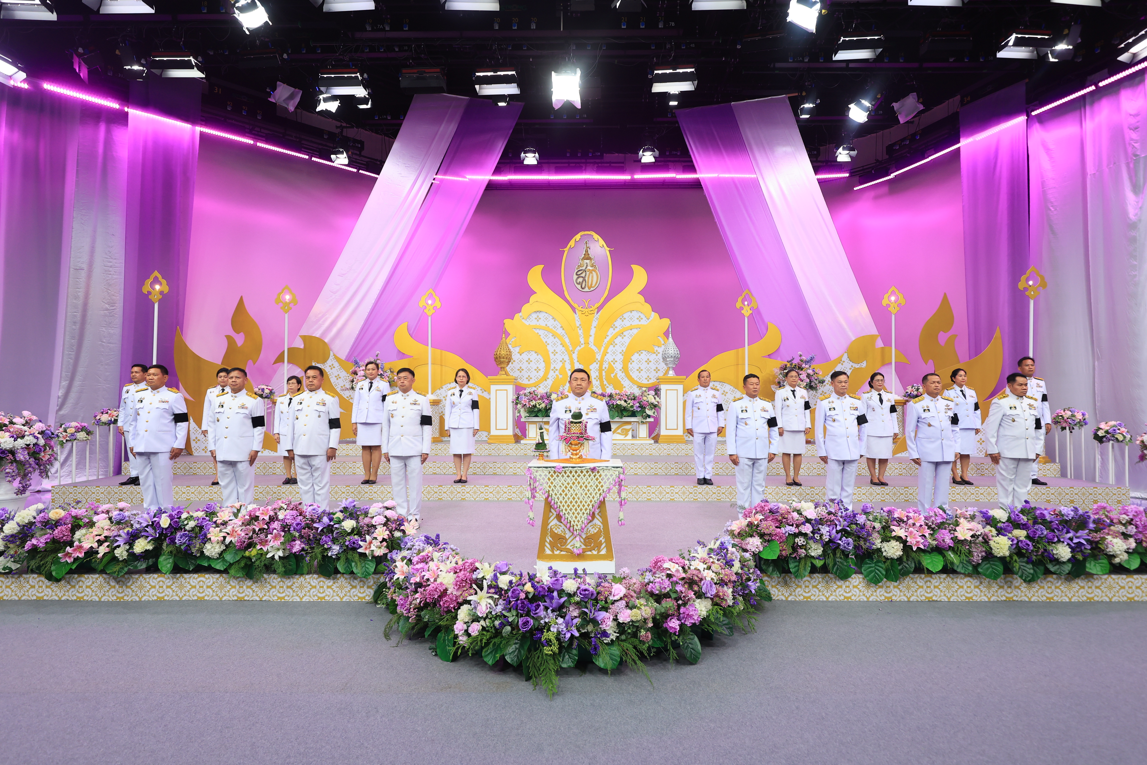 title - คณะผู้บริหาร ส.ป.ก. บันทึกเทปถวายพระพรชัยมงคล สมเด็จพระนางเจ้าสุทิดา พัชรสุธาพิมลลักษณ พระบรมราชินี เนื่องในโอกาสวันเฉลิมพระชนมพรรษา 48 พรรษา